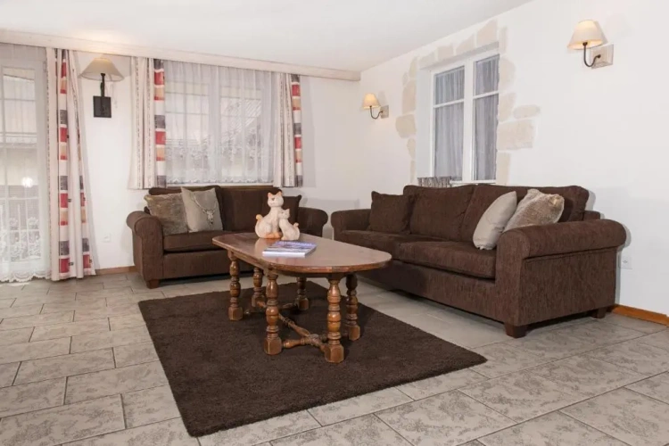 3 Bedrooms Apartment