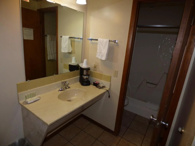 Four Seasons Motel