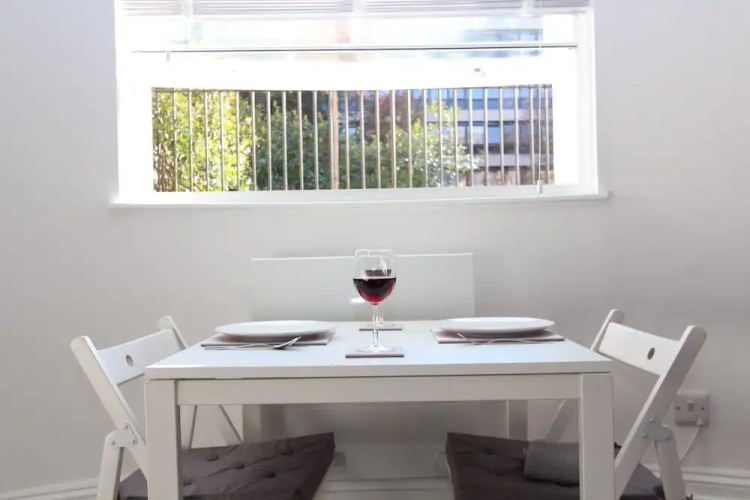 2 Kings Road Executive Studio Apartment