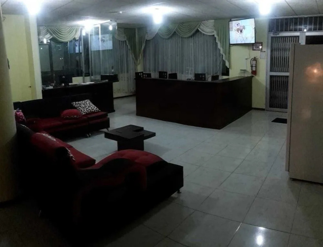 J&E hotel