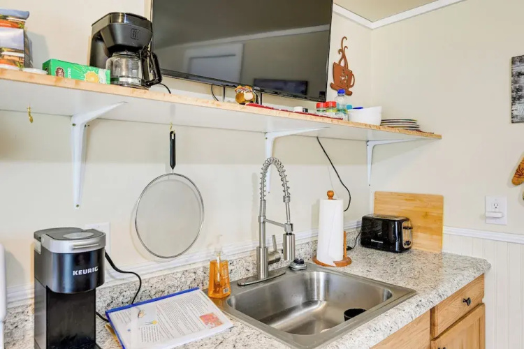 Shared Hot Tub & Fire Pit: Tranquil Whittier Gem!