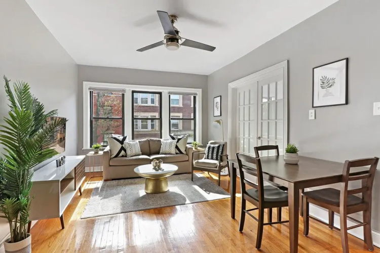 3BR Sunny and Spacious Apt in Lakeview