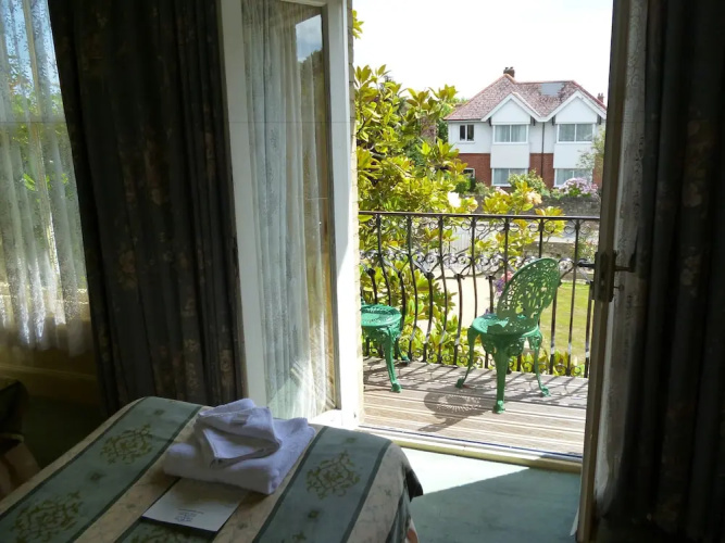 Luccombe Villa Holiday Apartments