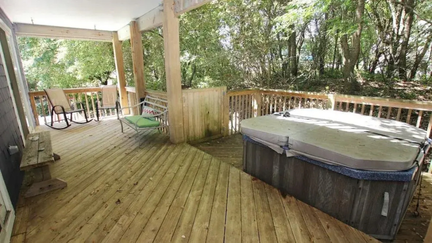 Sideways - 4 Br home by RedAwning
