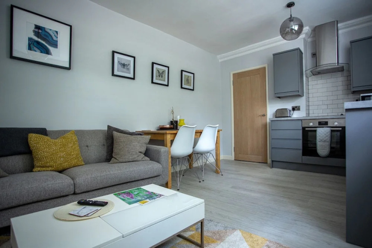 1 Bedroom Apartment With River Views