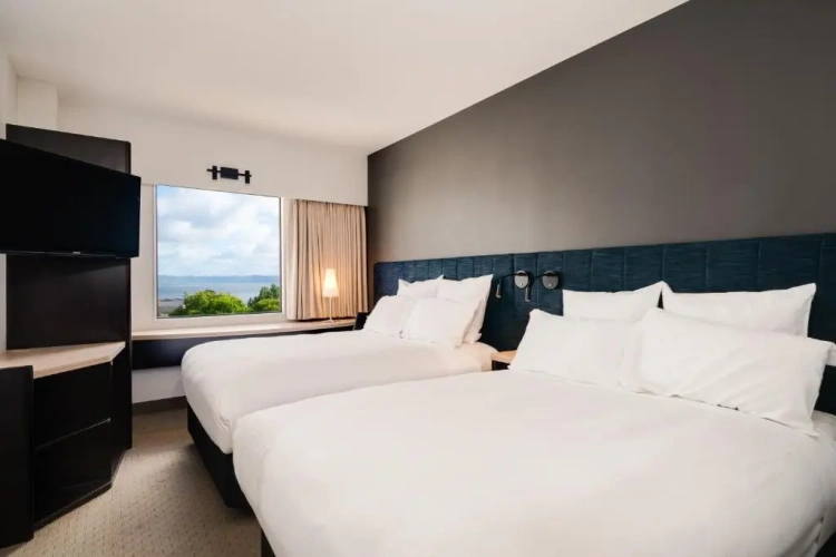 Standard Quadruple room with lake view