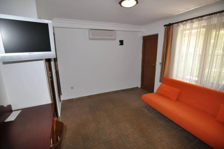 Longhouse Inn Hotel