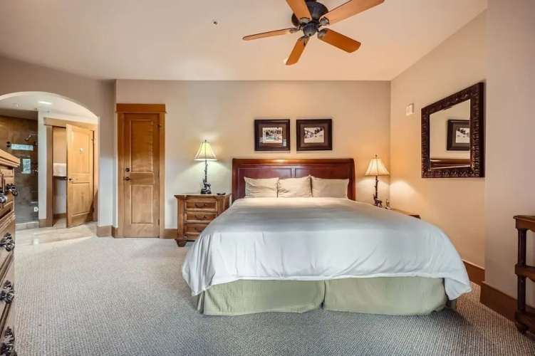 Lone Eagle 3013 3 Bedroom Condo