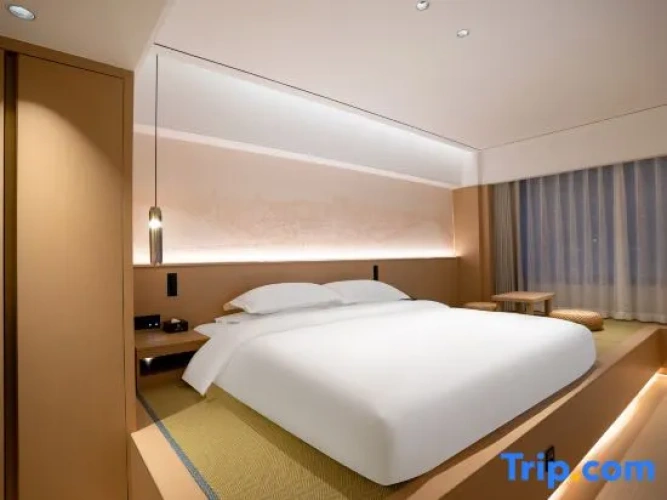 Standard Triple room with view