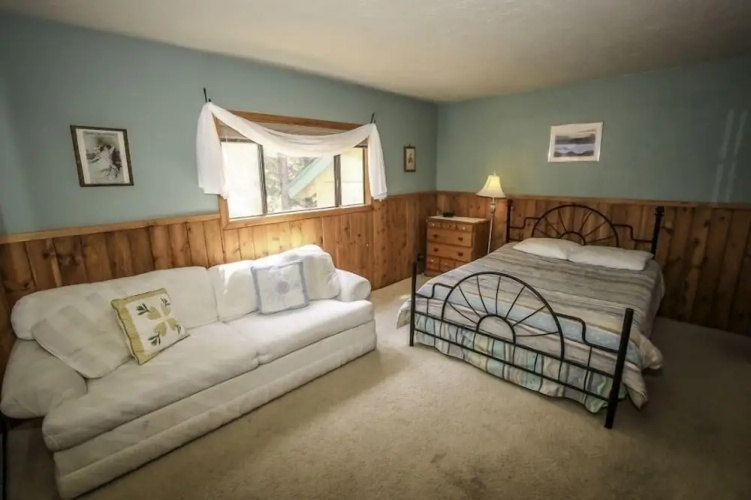 A Big Olympic Getaway 4 Bedroom Apts by RedAwning