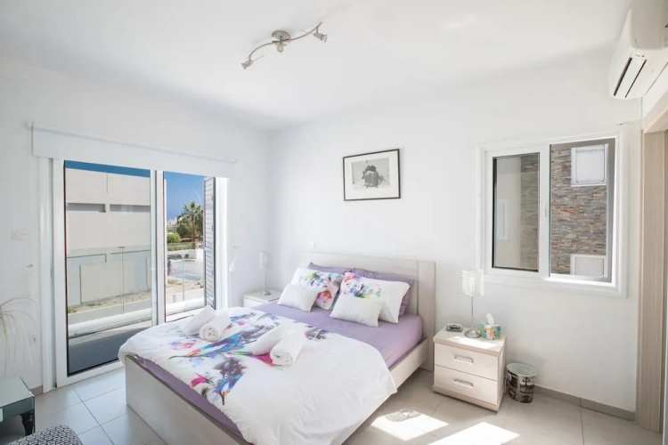 4 Bedrooms Villa with garden view