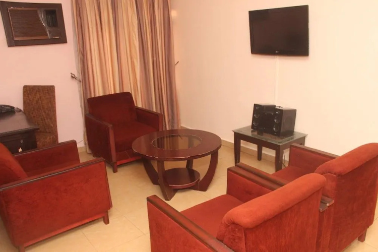 Villa Park Hotels