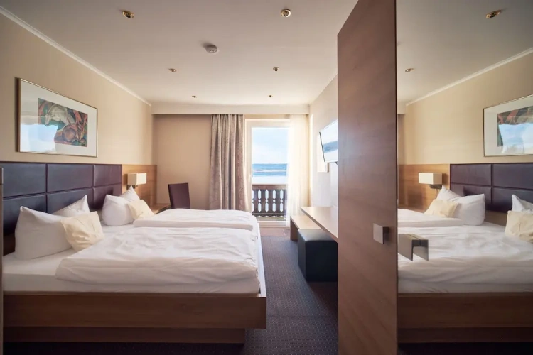 Standard Double room with balcony and with lake view