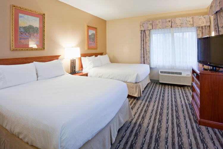 Holiday Inn & Suites St. Cloud by IHG