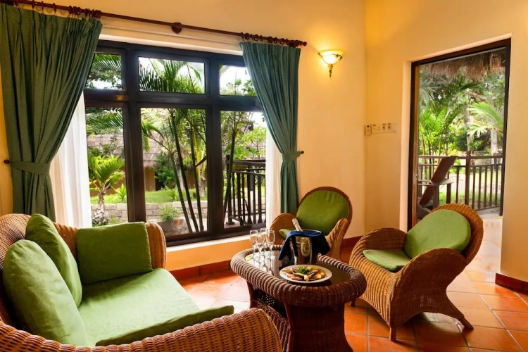 Quadruple Family Bungalow with balcony