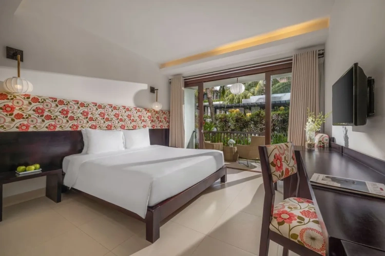Deluxe Double room with balcony and with garden view