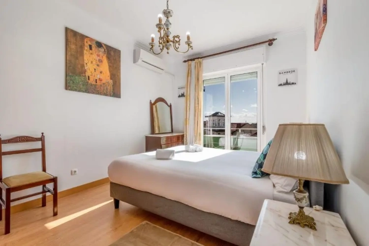 2 Bedrooms Apartment