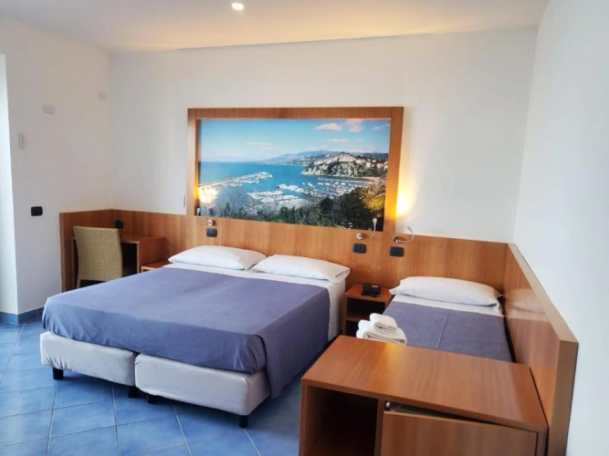 Standard Triple room