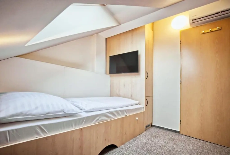 Standard Triple room with view