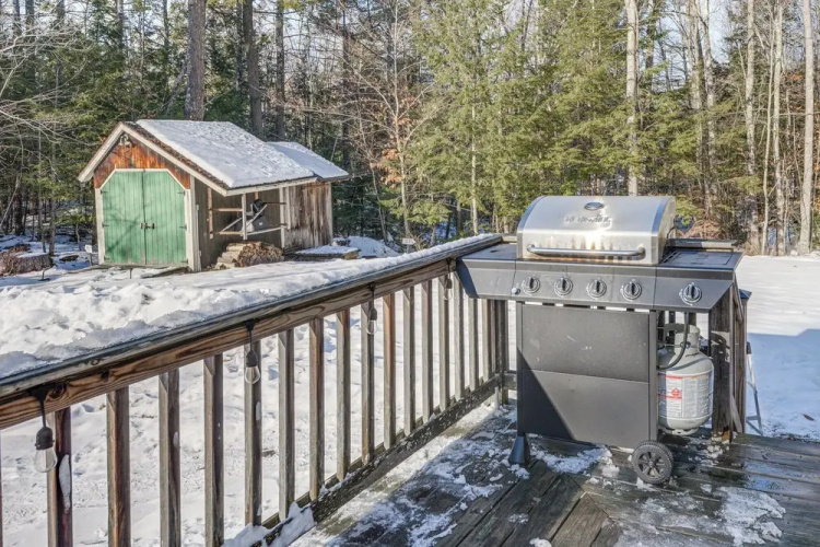 Charming Jaffrey Cottage w/ Deck & Grill!