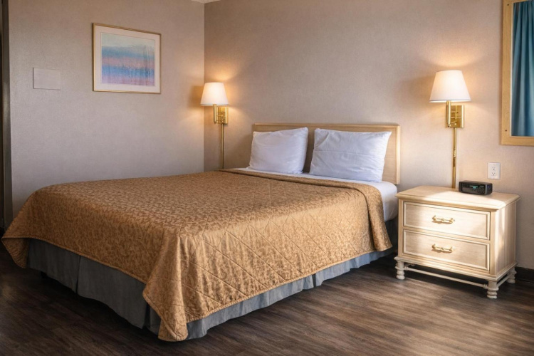 Tree Inn & Suites Albuquerque.