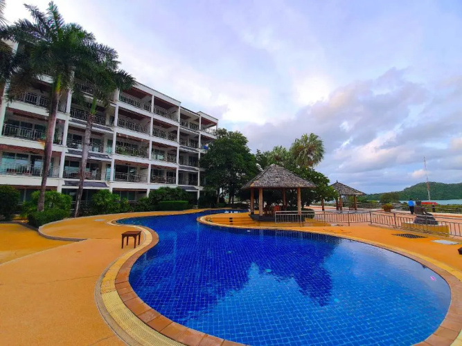 Spacious apartment with Ocean view in Panwa