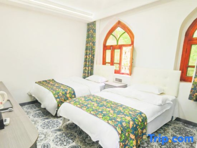 Standard Double room with street view