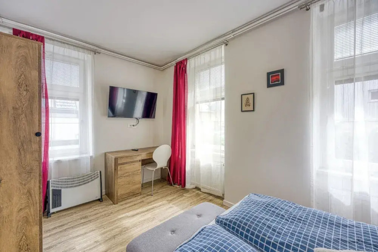 Jantar Apartments
