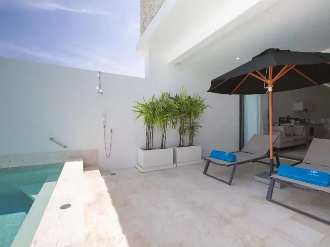 1 Bedroom Apartment with balcony and with pool view