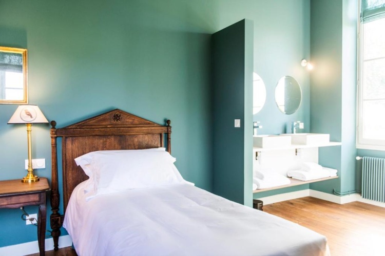Standard Twin room with garden view