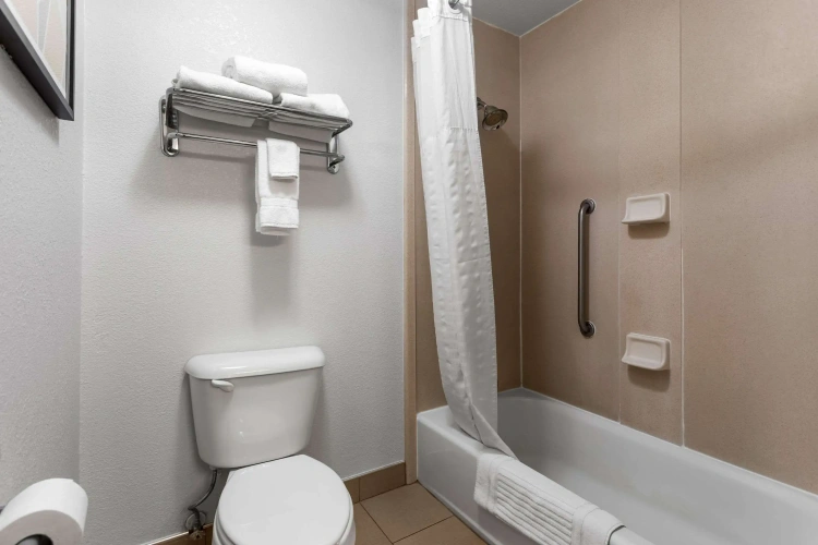 Business Quadruple Suite