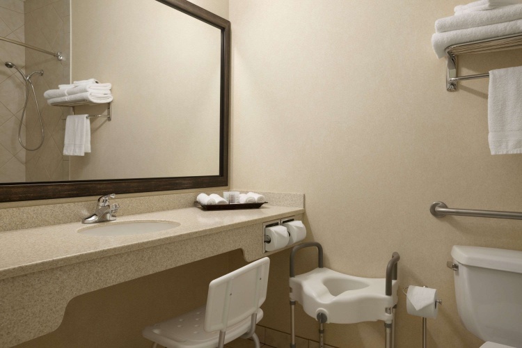 Travelodge By Wyndham Strathmore photo 10
