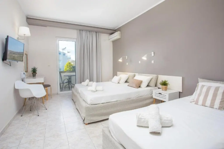 Standard Triple room
