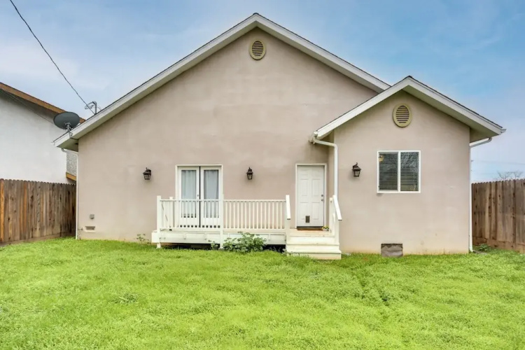 Stunning Clovis Home ~ 1 Mile to Old Town!