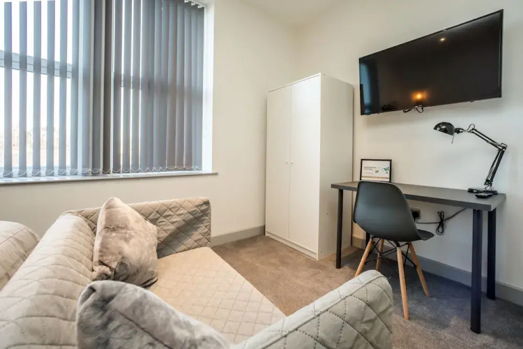 Exquisite Serviced Studio With Private Parking