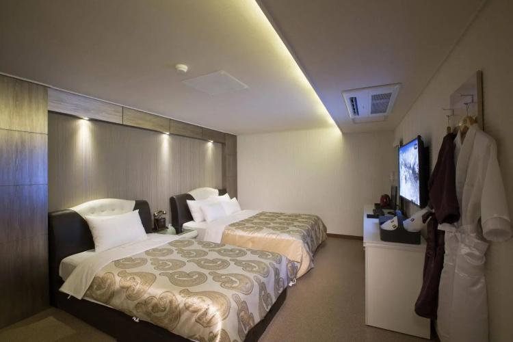 MJ Hotel