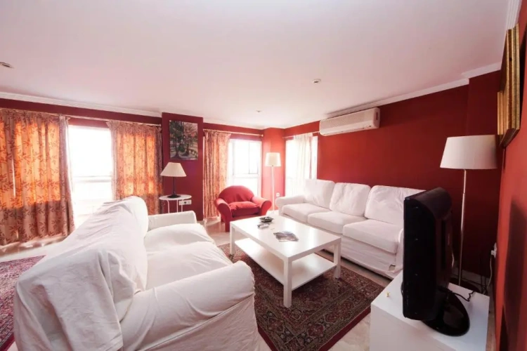 3 Bedrooms Apartment