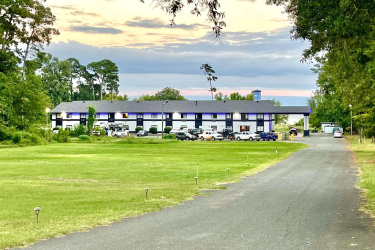 Sabine Lake Inn
