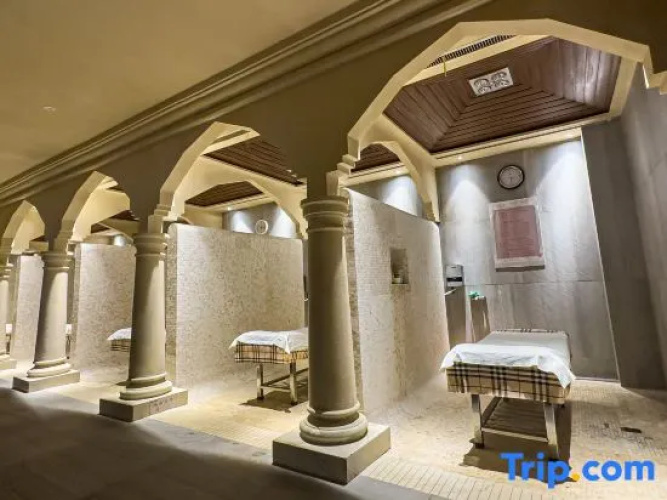 Jiulong Hot Spring Holiday Hotel