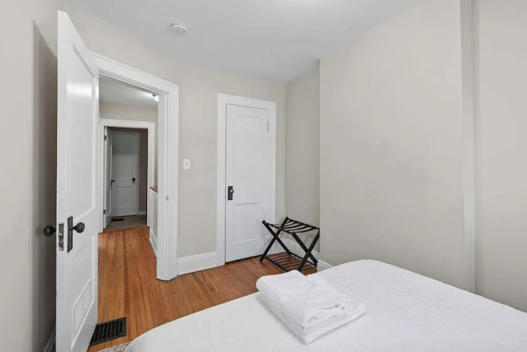 Tibet Twins Suites For 12!