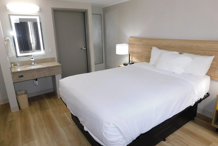 Days Inn by Wyndham Effingham