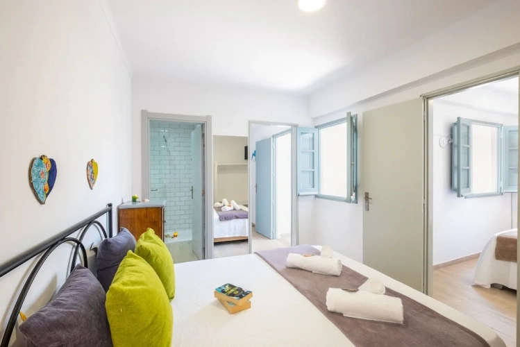 6 Bedrooms Cottage with balcony