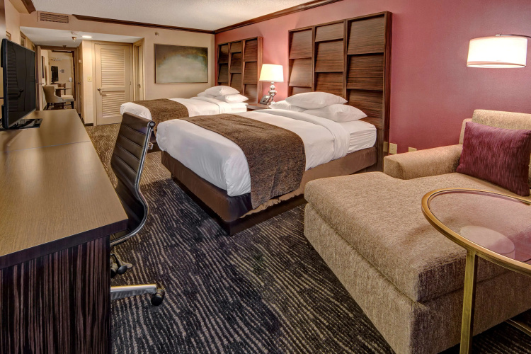 DoubleTree by Hilton Hotel Decatur Riverfront