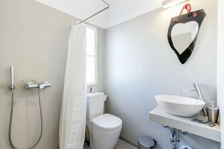 Spacious Apartment in Plaka Athens A3