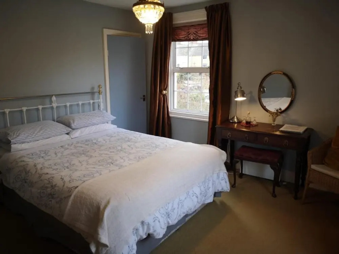 Holly House Bed & Breakfast