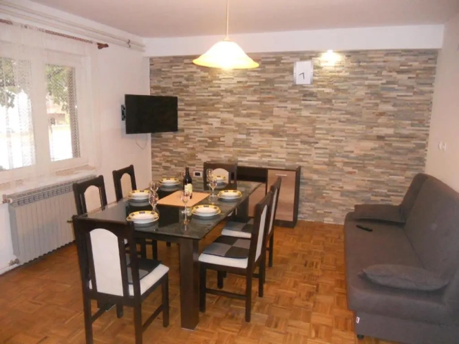 3 Bedrooms Apartment