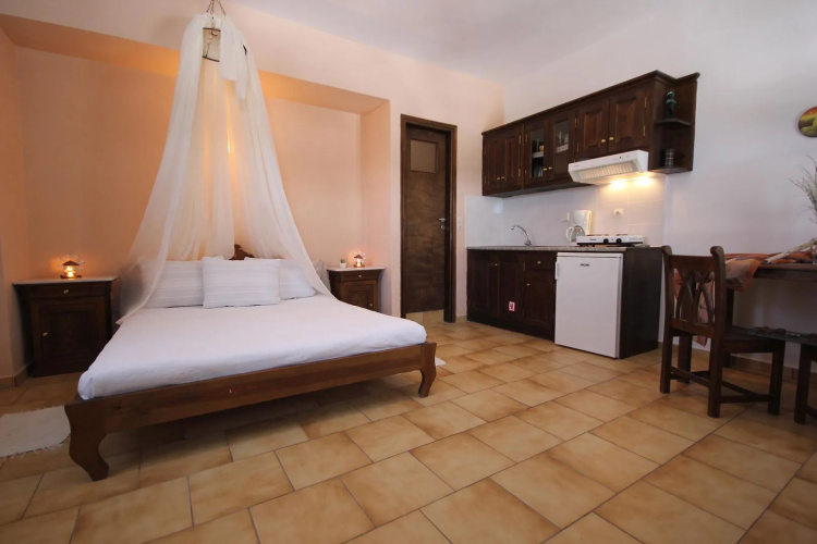 Vrachia Studios & Apartments