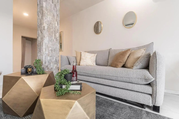 Renovated 2 BR with 2 BTH front Mamilla Mall