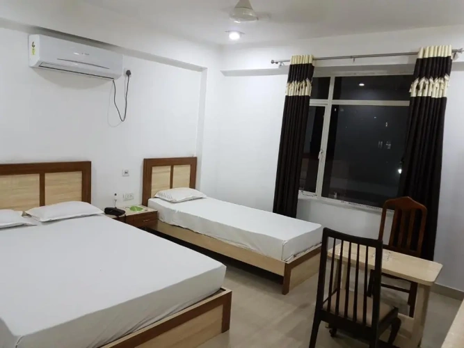 Standard Triple room