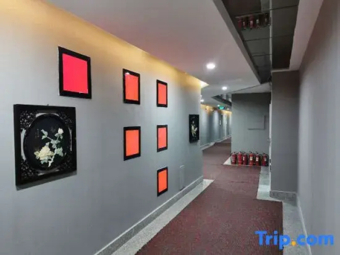 Wuchang Yijia Business Hotel
